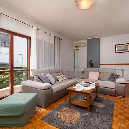 Awesome In With Wifi Пула